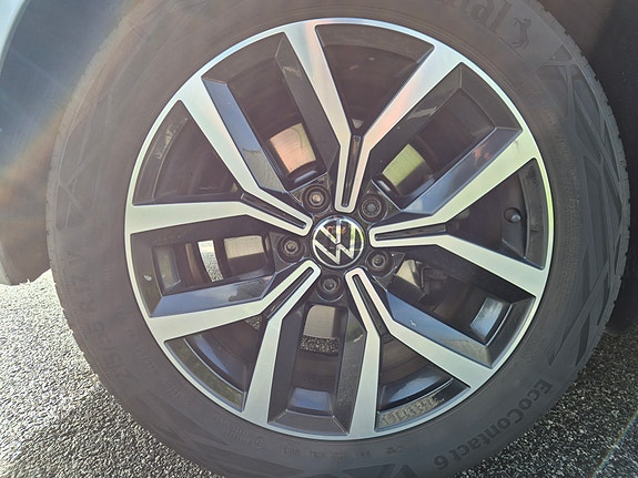 Volkswagen Passat 14 of 16