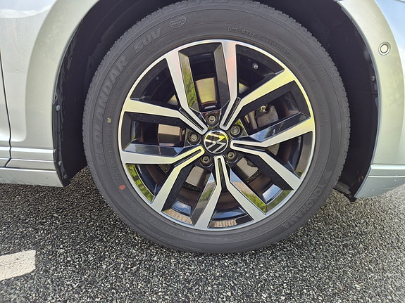 Volkswagen Passat 13 of 16