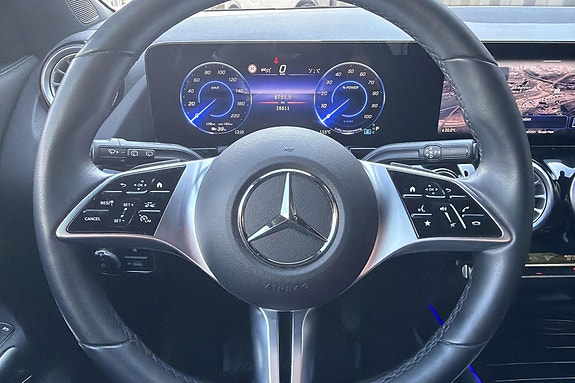 Mercedes-Benz EQA300 18 of 30