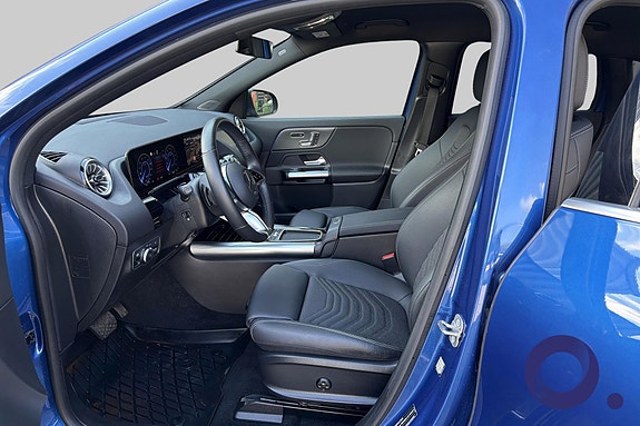 Mercedes-Benz EQA300 15 of 30