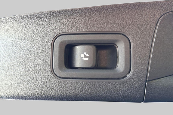 Mercedes-Benz EQA300 12 of 30