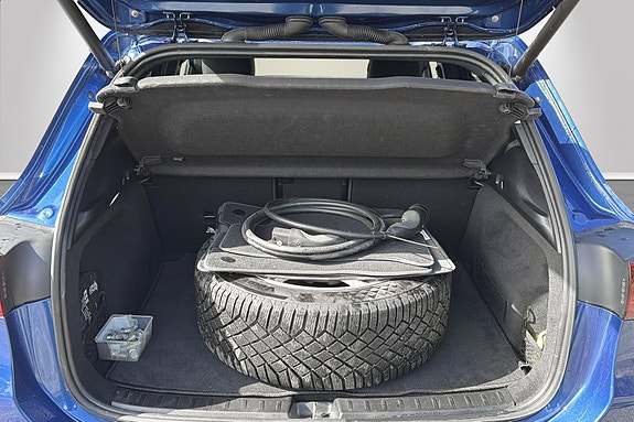 Mercedes-Benz EQA300 9 of 30
