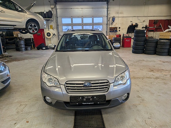 Subaru Legacy 2 of 21