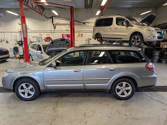 Subaru Legacy 8 of 21