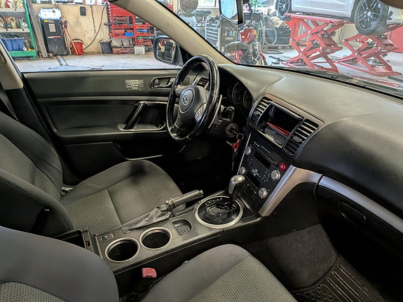 Subaru Legacy 15 of 21