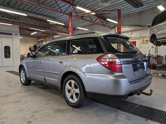 Subaru Legacy 7 of 21