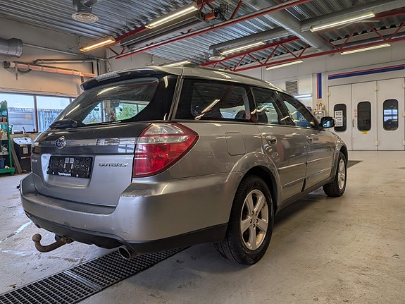 Subaru Legacy 5 of 21