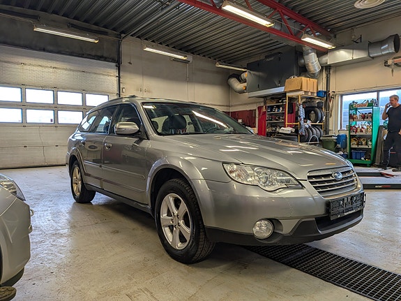 Subaru Legacy 3 of 21