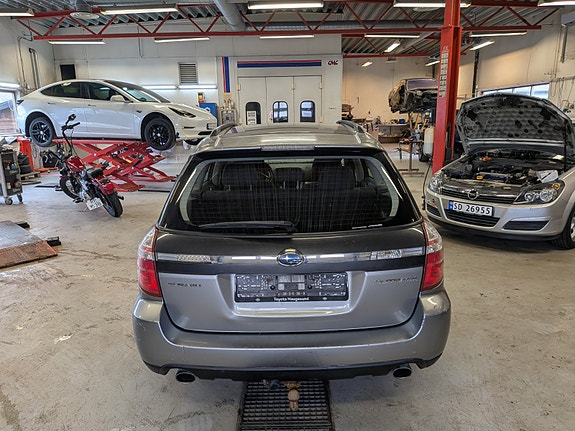 Subaru Legacy 6 of 21