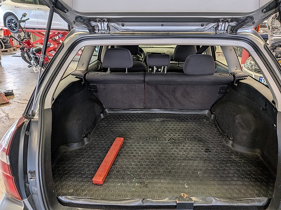 Subaru Legacy 12 of 21