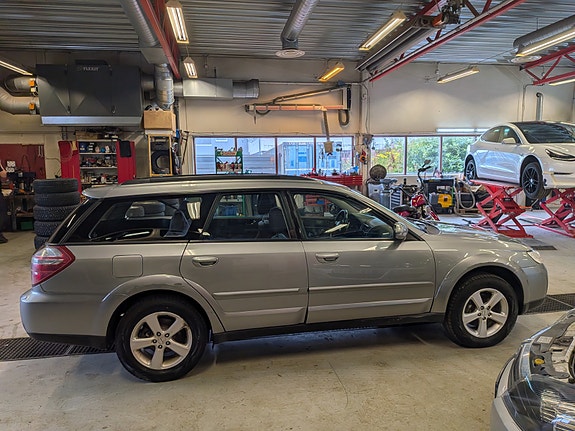 Subaru Legacy 4 of 21