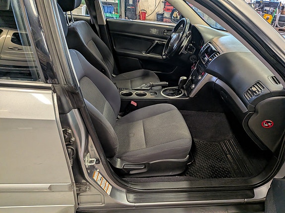 Subaru Legacy 14 of 21