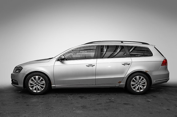 Volkswagen Passat 2 of 22