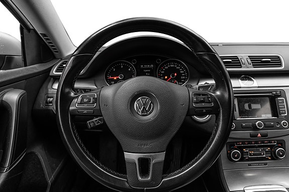 Volkswagen Passat 16 of 22