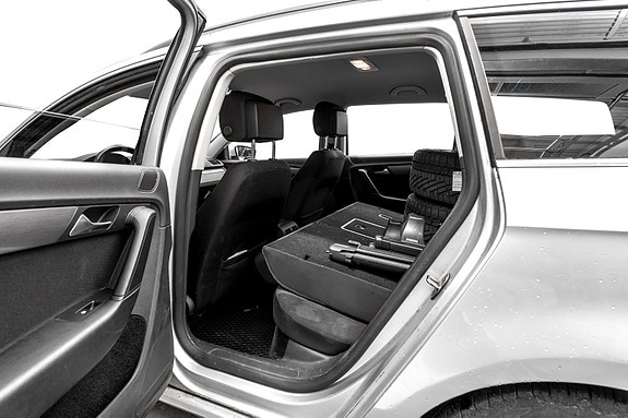 Volkswagen Passat 19 of 22