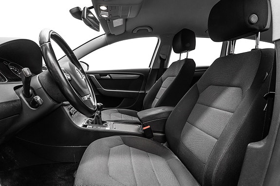 Volkswagen Passat 11 of 22