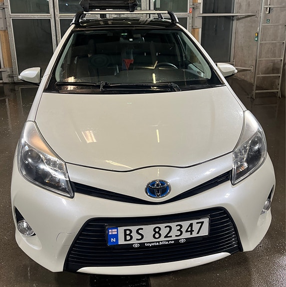 Toyota Yaris 3 of 19