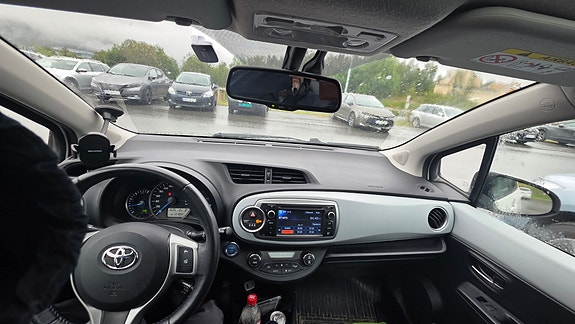 Toyota Yaris 15 of 19