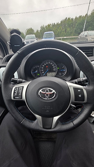 Toyota Yaris 17 of 19