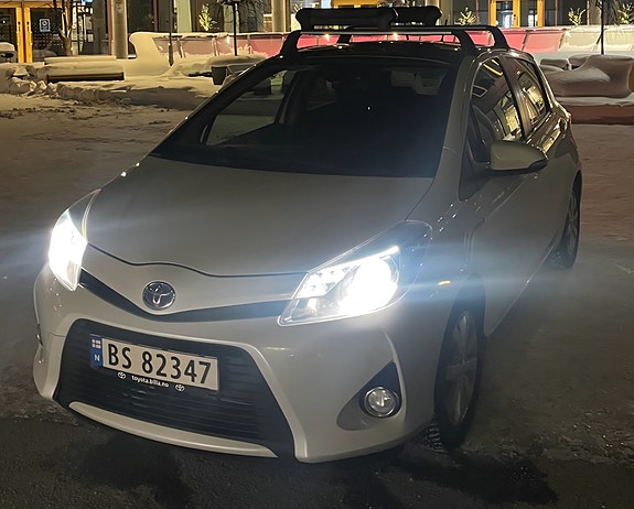 Toyota Yaris 2 of 19