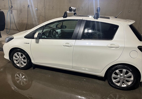 Toyota Yaris 7 of 19