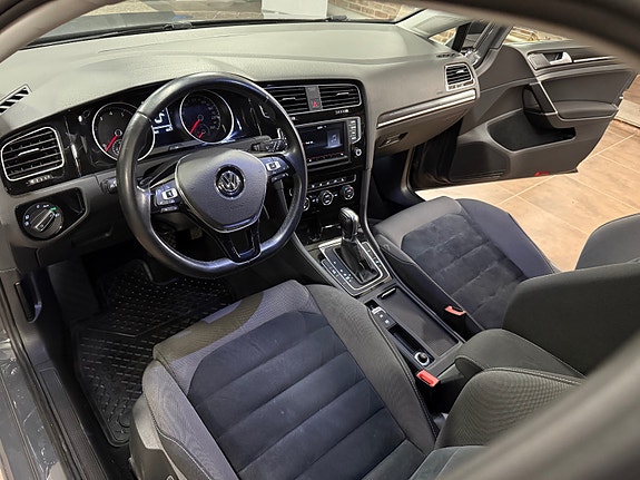 Volkswagen Golf VII 21 of 30