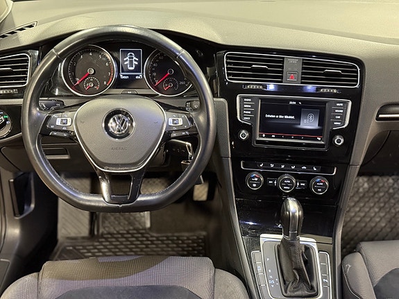 Volkswagen Golf VII 23 of 30
