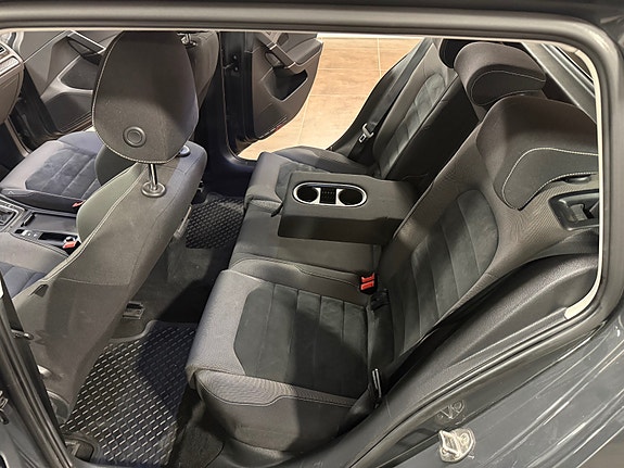 Volkswagen Golf VII 27 of 30