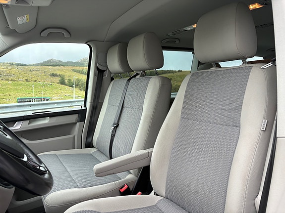 Volkswagen Caravelle 13 of 30