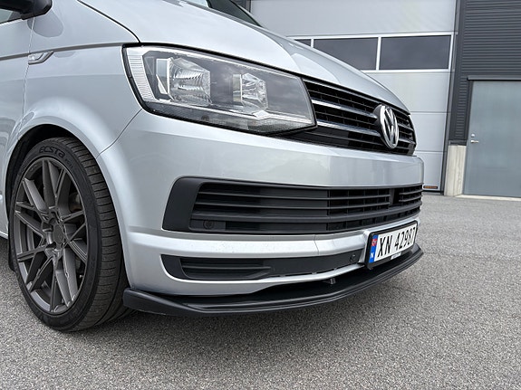 Volkswagen Caravelle 26 of 30