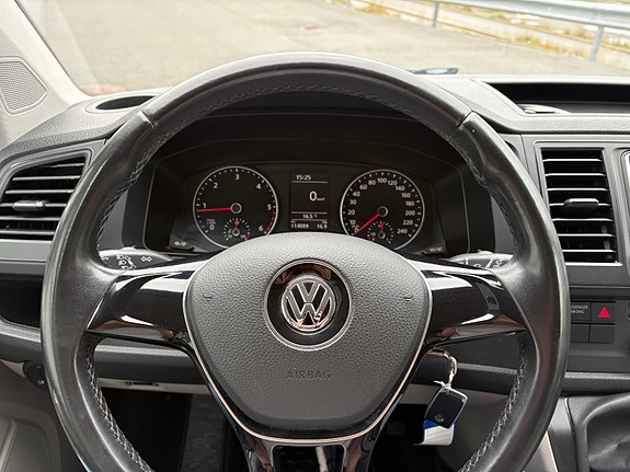 Volkswagen Caravelle 28 of 30