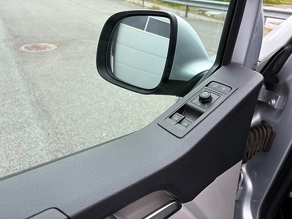 Volkswagen Caravelle 10 of 30