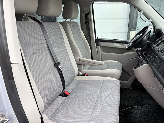 Volkswagen Caravelle 19 of 30