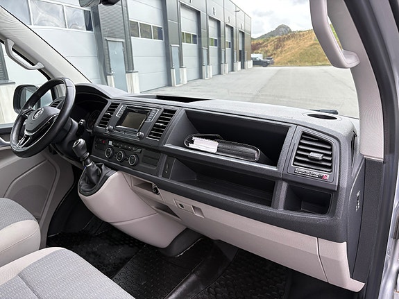 Volkswagen Caravelle 20 of 30