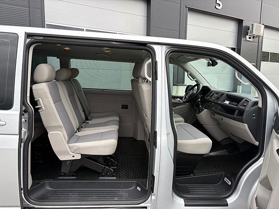 Volkswagen Caravelle 21 of 30