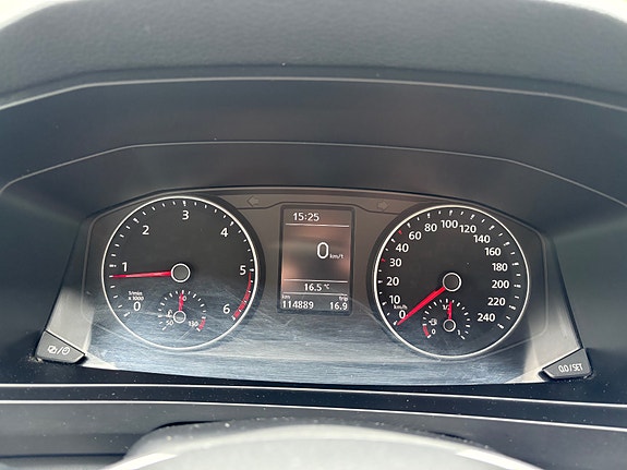 Volkswagen Caravelle 29 of 30