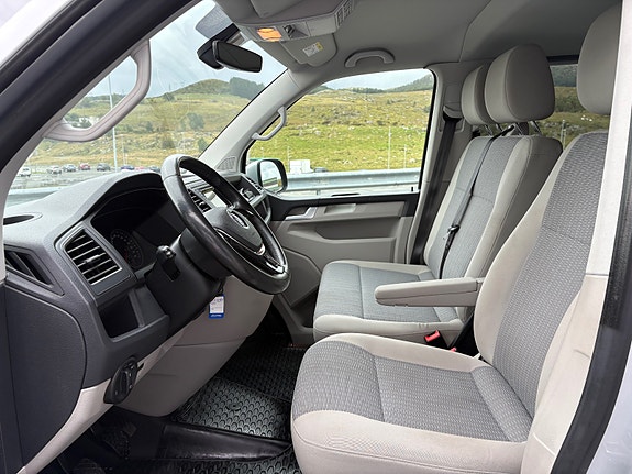 Volkswagen Caravelle 12 of 30
