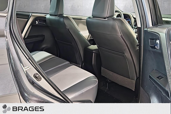 Toyota RAV4 17 of 23