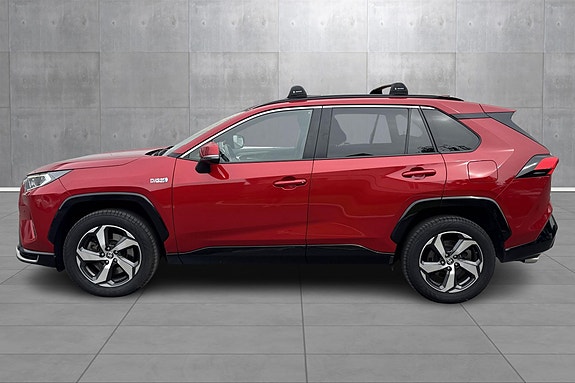 Toyota RAV4 2 of 19