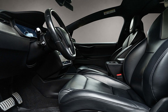 Tesla Model X 11 of 30