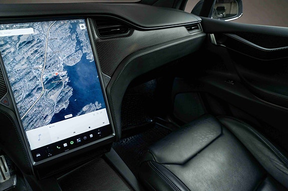 Tesla Model X 10 of 30