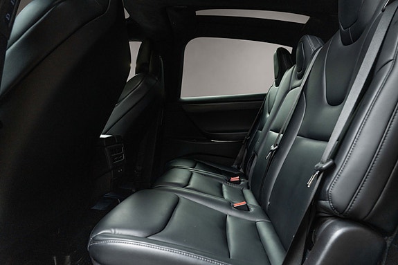 Tesla Model X 13 of 30
