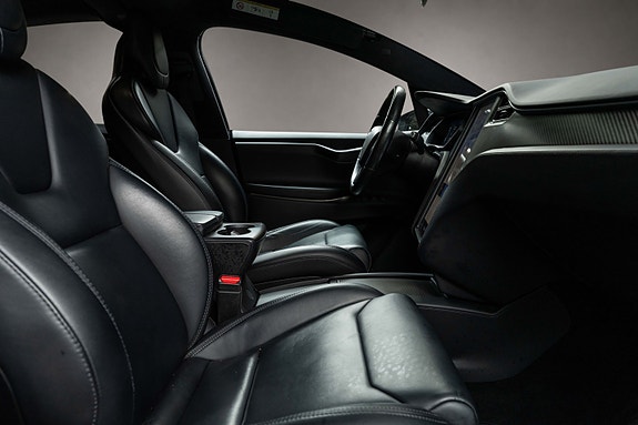 Tesla Model X 20 of 30