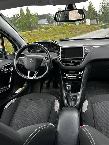 Peugeot 208 7 of 8