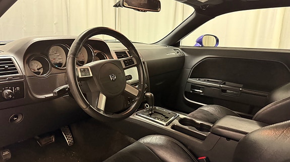 Dodge Challenger 8 of 23