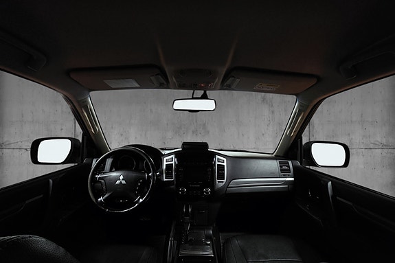 Mitsubishi Pajero 13 of 30