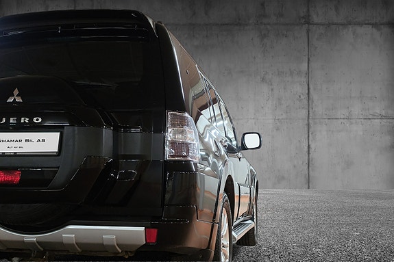 Mitsubishi Pajero 10 of 30