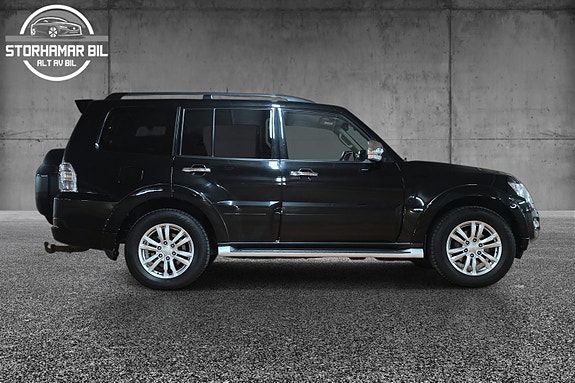 Mitsubishi Pajero 12 of 30