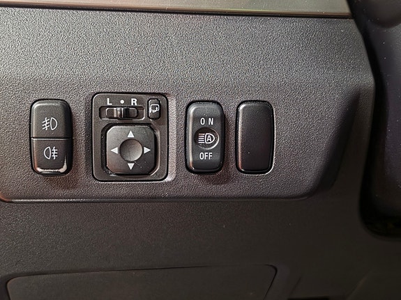 Mitsubishi Pajero 18 of 30