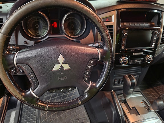 Mitsubishi Pajero 15 of 30